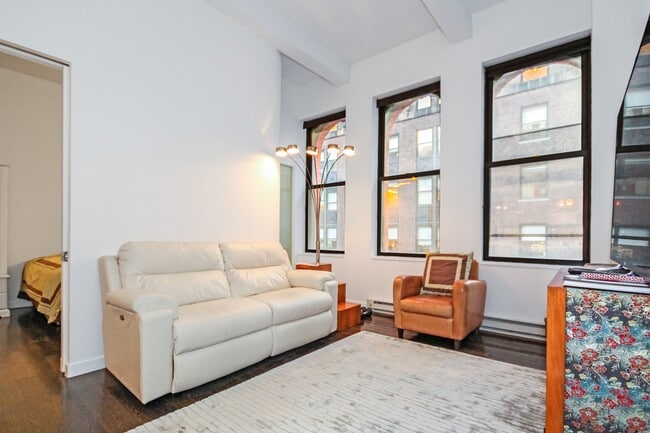 Building Photo - 11 E 36th St