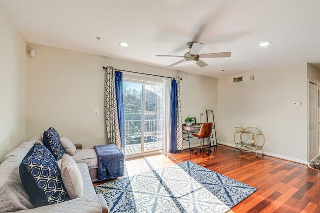 Building Photo - 450a Condon Terrace SE Unit ID1385959P