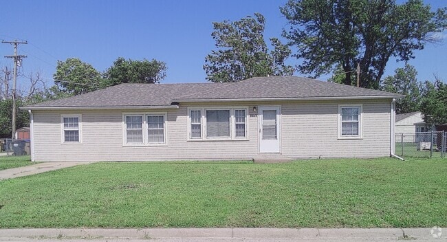 Building Photo - 1810 Cone St Rental