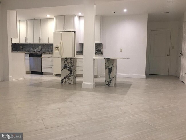 Building Photo - 8390 Montgomery Run Rd Unit B Rental