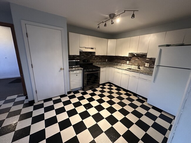 Photo - 9 N Main St Apartment Unit 2