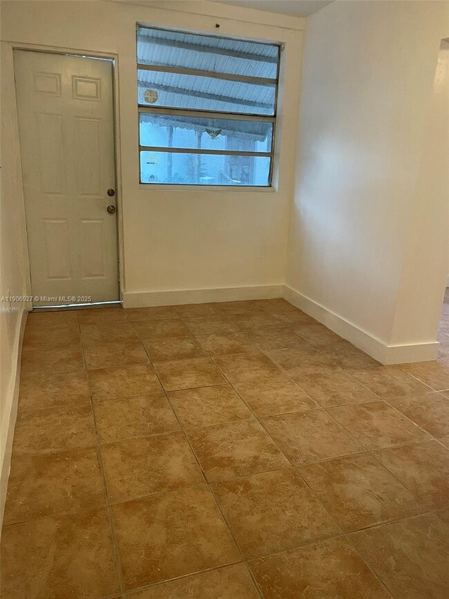 Photo - 746 NE 80th St Unidad Gar