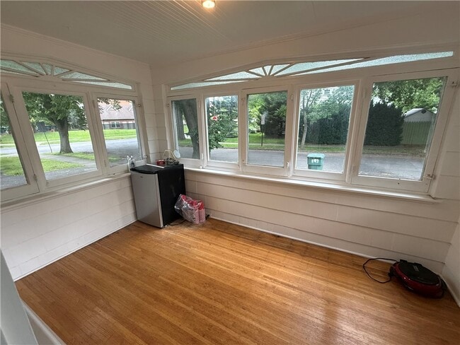 Photo - 197 Rossiter Rd