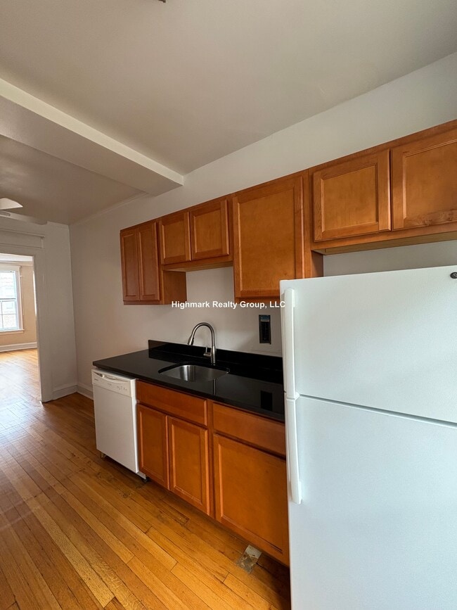 Photo - 907 Elmwood Ave Unidad N3
