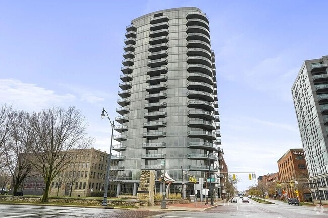 Building Photo - 300 W Spring St Unit 605 Rental