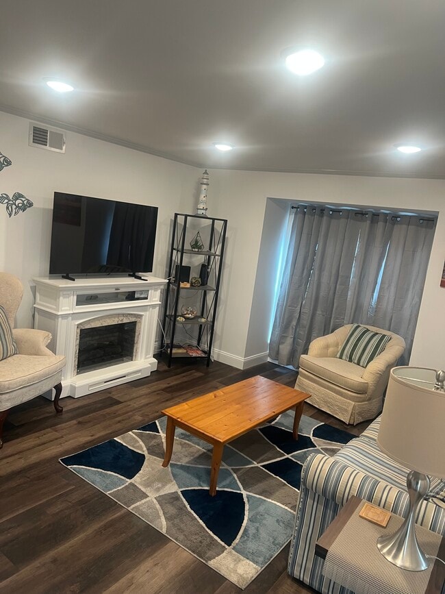 Living room - 4115 Little River Rd Unit 10F