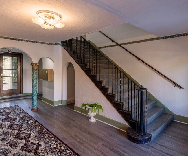 Photo - Park Regent Apartments