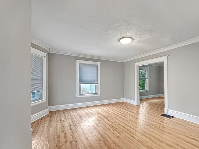 Photo - 851 Oakdale St SE