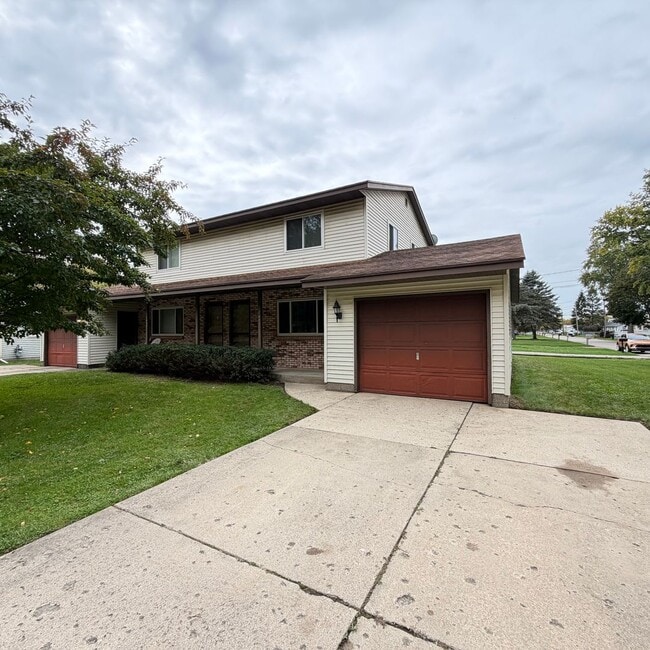 Building Photo - 01445 - Regal 7421-7431 Unit 7421