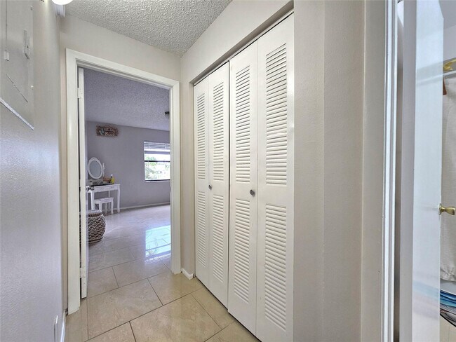 Photo - 9999 Summerbreeze Dr Unidad 102