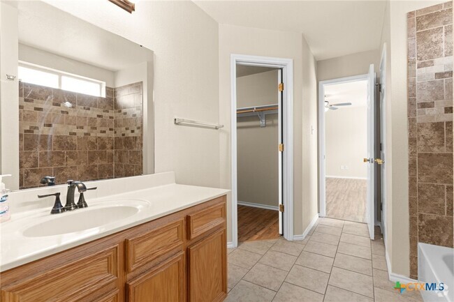 Building Photo - 3606 Viewcrest Dr Rental