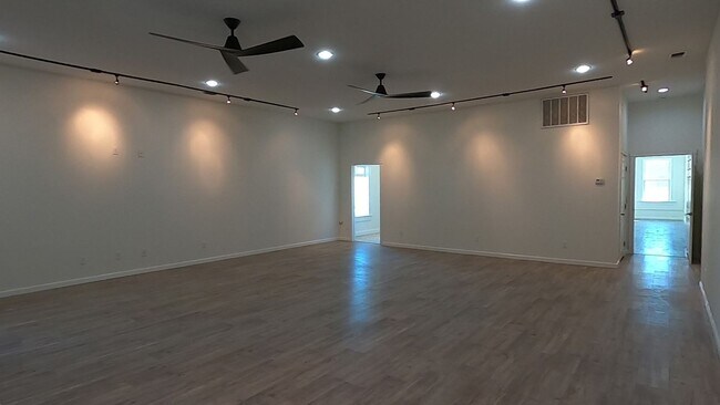 1439 Huntoon St Unit Loft Apartment