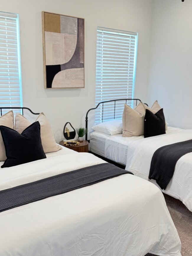 Photo - 5527 Denmark St