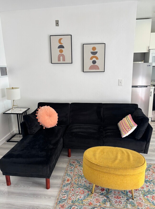 Golden Glen Apartments
