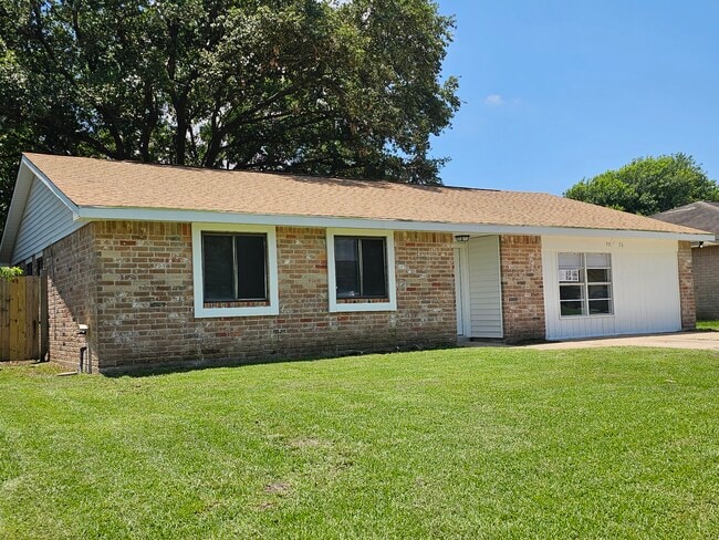Building Photo - 9806 Thrush St Rental