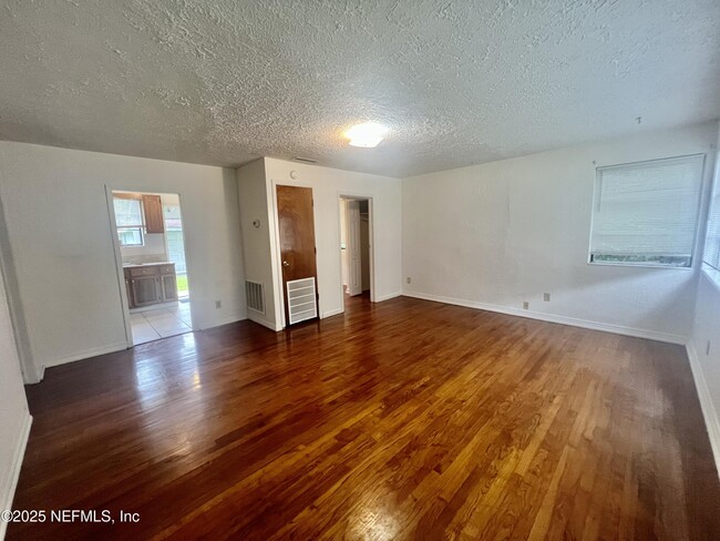 Photo - 3340 Sunnybrook Ave N