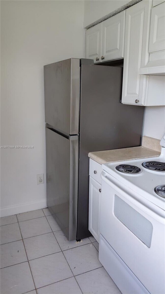 820 N Franklin Ave Unit 820J