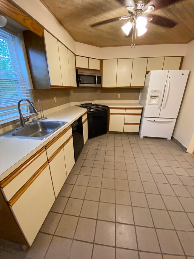 Photo - 601 Mountain Ave