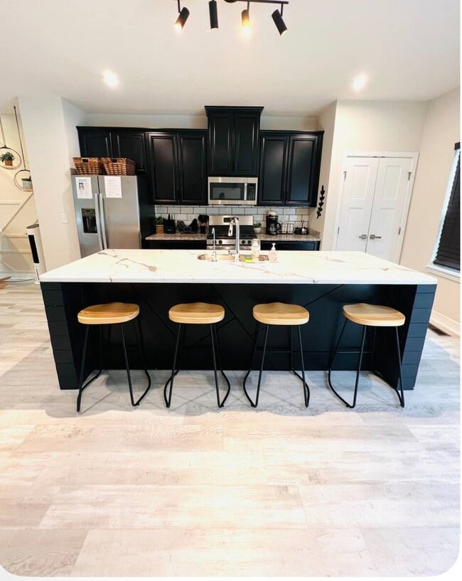 Photo - 940 Gabion Wy