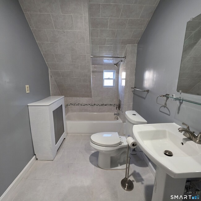 142 Oakland Terrace Unit 3