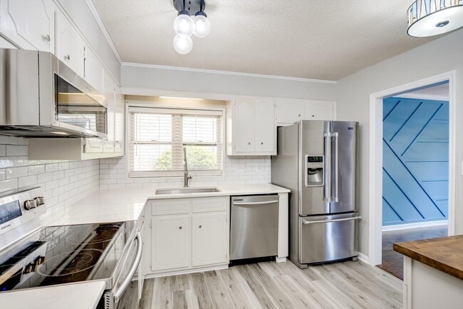 Photo - 1054 Hickman Rd