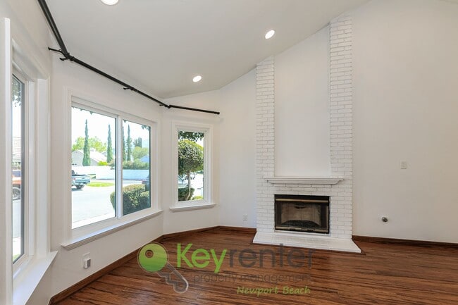 Photo - 3 BEDROOM ELEGANCE IN MISSION VIEJO'S PRESTIGIOUS CALIFORNIA COLONY