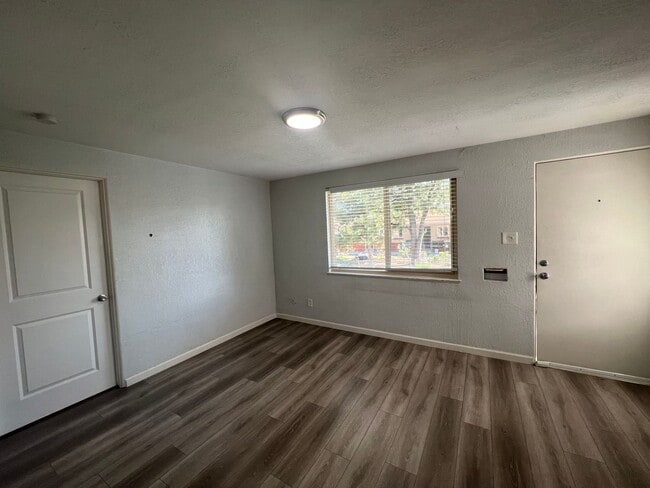 Photo - Beautifully Renovated 2 bedroom in Aurora! Right on the park and close to Stanley Marketplace! Unidad 1952