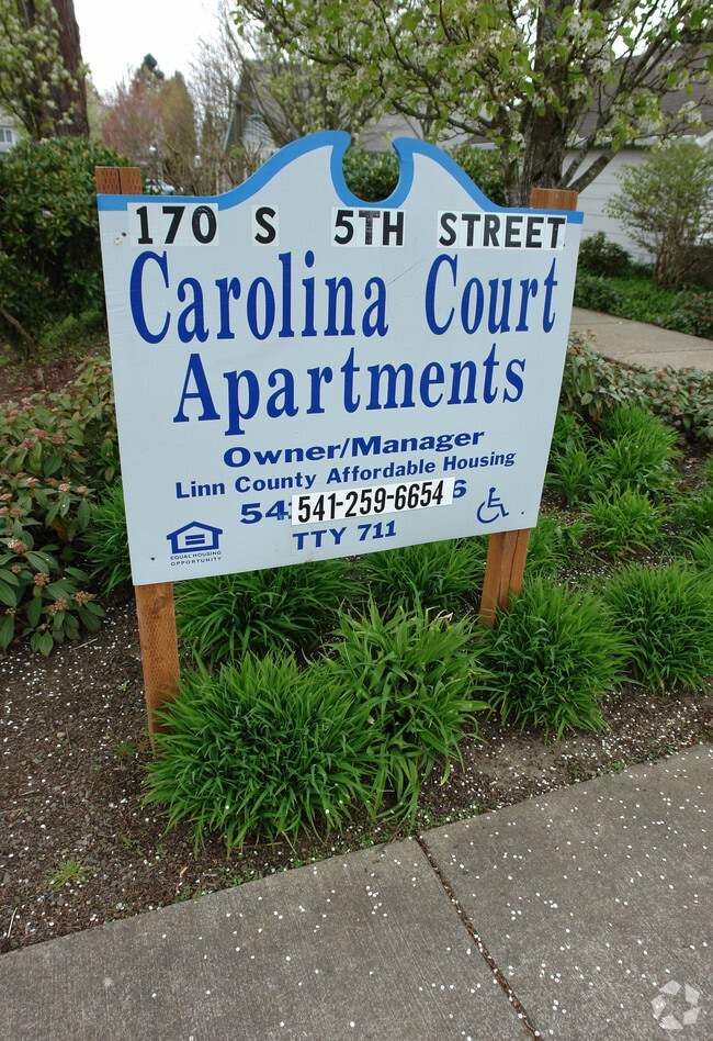 Carolina Court