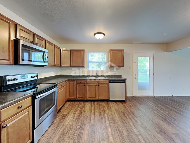 Photo - 1413 Dowell St