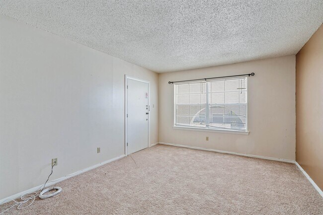 Photo - 221 Mary Lou Dr