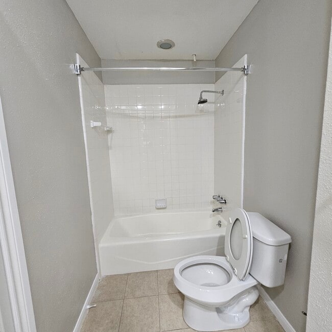 Building Photo - 712 Augusta Dr Unit 712