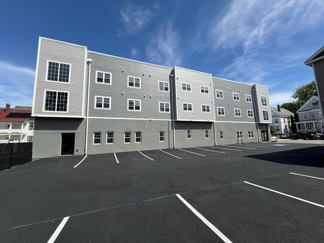 Building Photo - 124 Abbott St