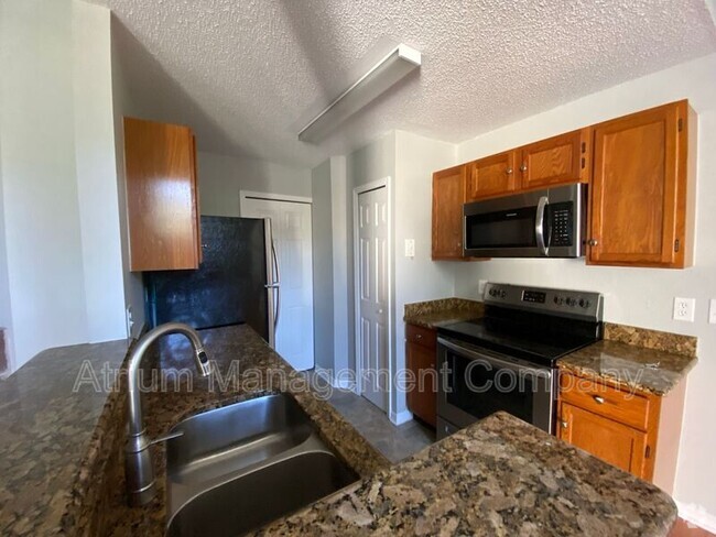 Building Photo - 954 Forest Ridge Ct Unit #206 Rental