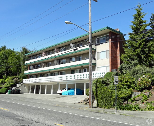 Photo - 2501 Thorndyke Ave W