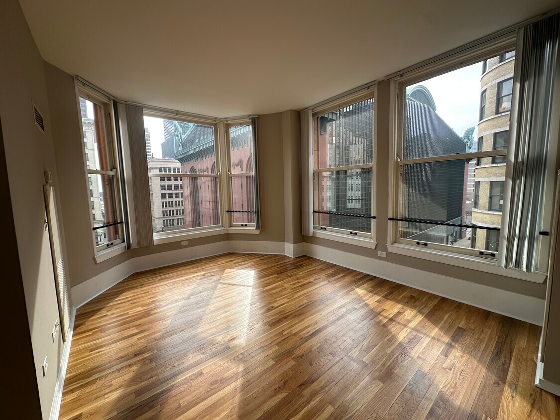Photo - 411 S Dearborn St (Chicago, IL)