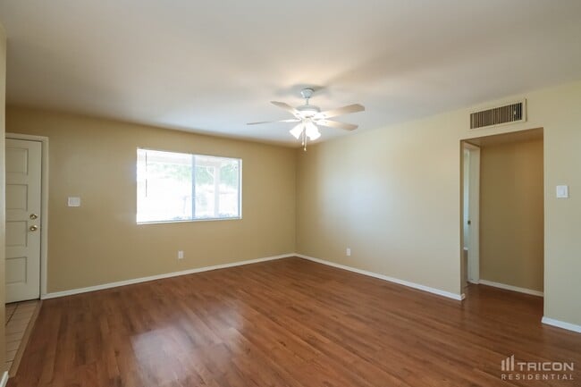 Photo - 3202 W Wood Dr