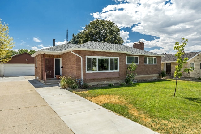 Photo - 2670 E Lambourne Ave