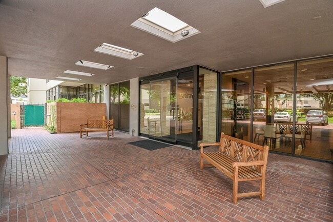 Photo - 15 Greenway Plz Unit 19F