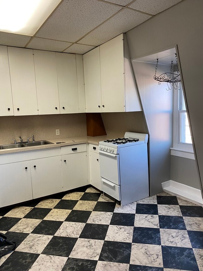 Kitchen - 18 E Main St Unit 3