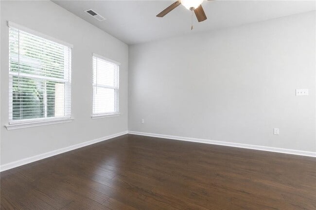 Photo - 3370 Highbury Way
