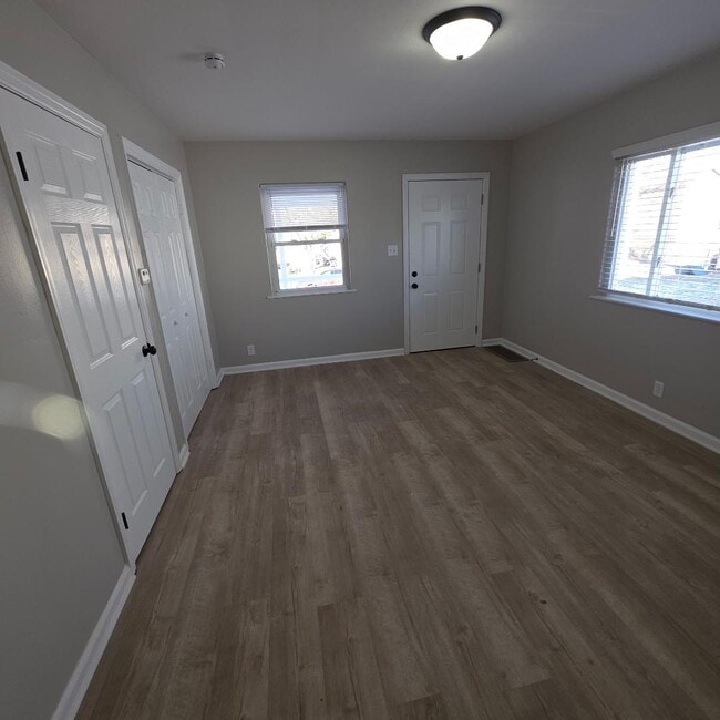 Building Photo - 705 S J St