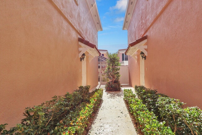 Photo - 28 Live Oak Cir