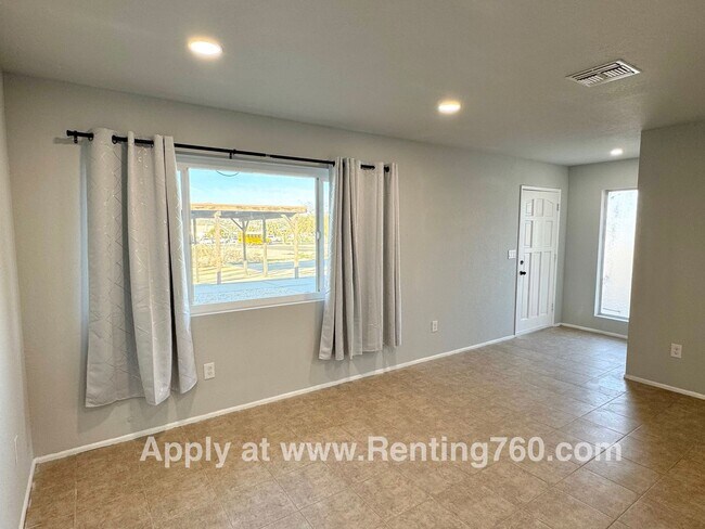 Photo - Newly Remodeled 2 Bed 1 Bath Near Downtown! Unit 7330 - 7330 Dumosa Ave