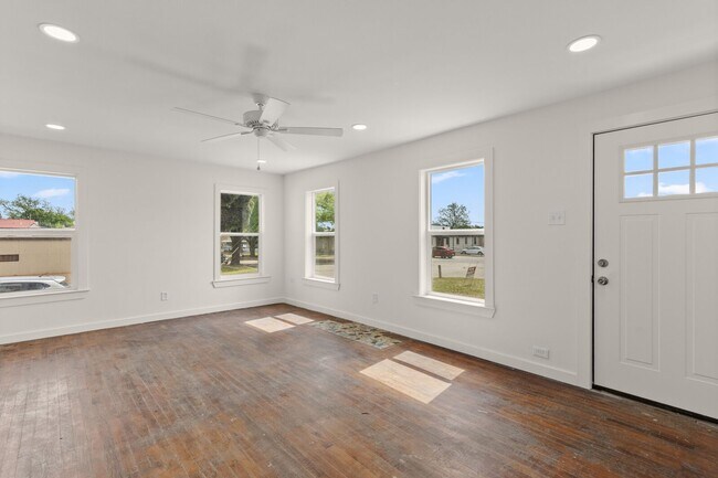 2401 Columbus Ave Unit A
