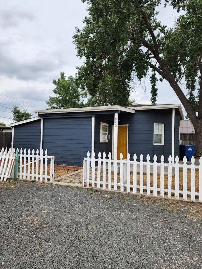 Building Photo - Long Realty & Property Management - Cozy, ... Rental
