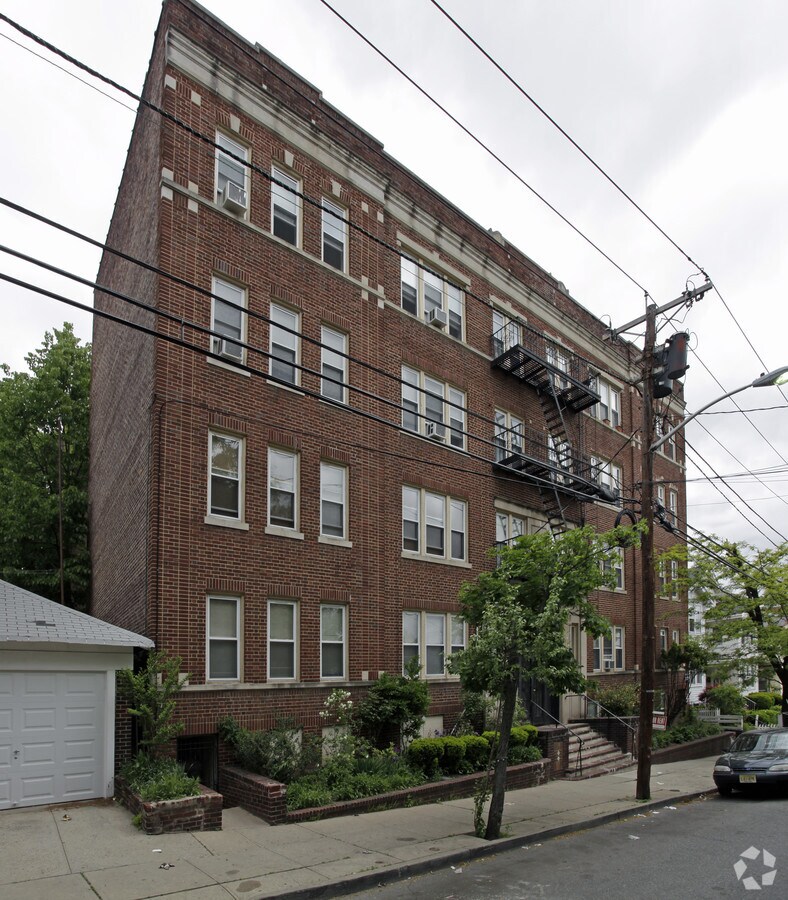 Photo - Elmwood Avenue Apartments