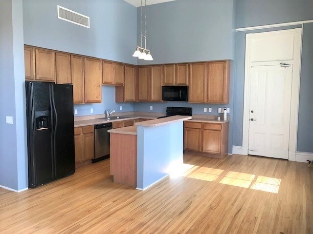 Photo - 460 S 6th Ave Apartments
