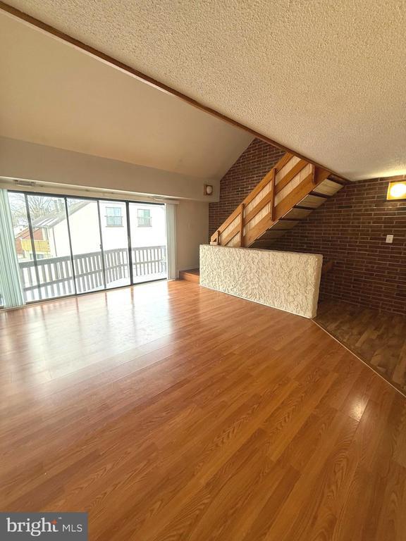 Photo - 1071 Lancaster Blvd