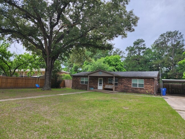 Photo - 16706 Main St