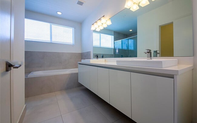 Photo - 6839 NW 103rd Ave